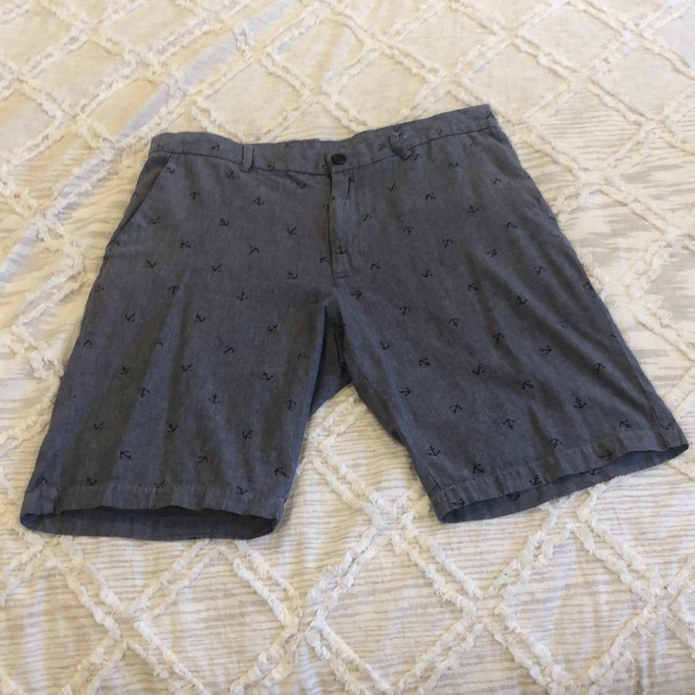Men’s khaki shorts